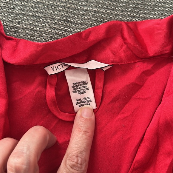 Robe - Picture 2 of 3